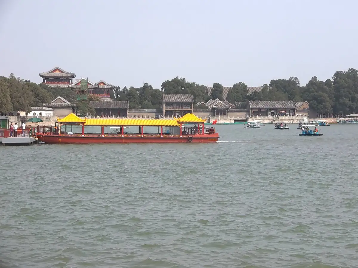Boote auf dem Kunming-See
