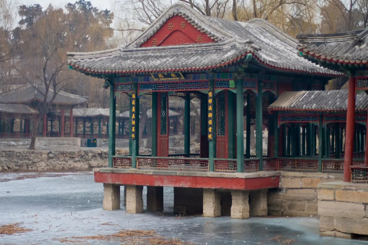 Ein Pavillon im Winter