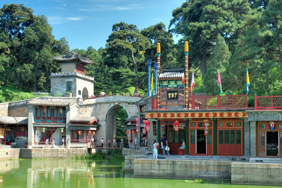 Die Suzhou-Straße mit ihrem Kanal