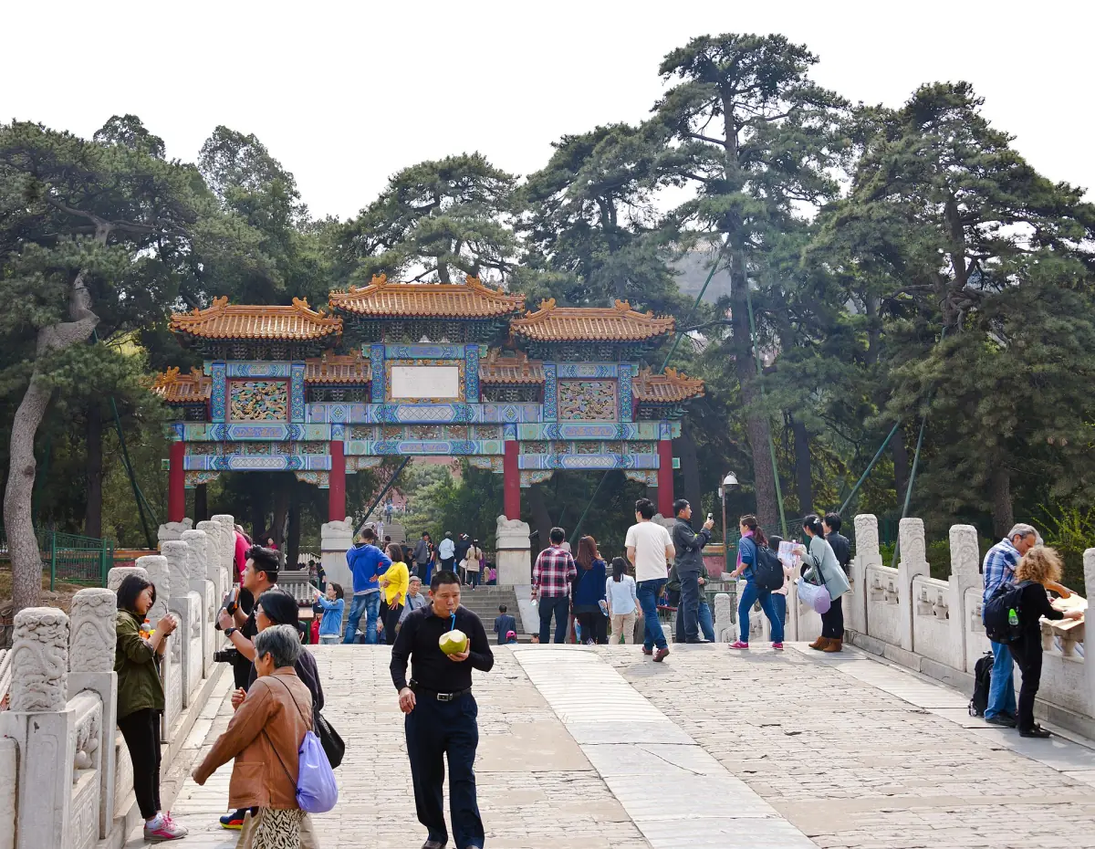 The view along the bridge to Suzhou Street